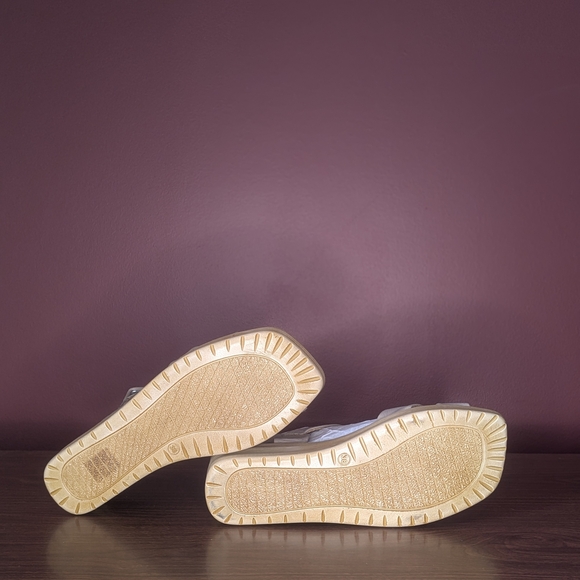 Bueno Taupe Strappy Wedge Sandals - Picture 5 of 8